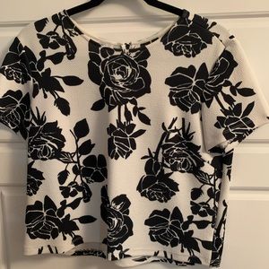Black and white rose short sleeve blouse